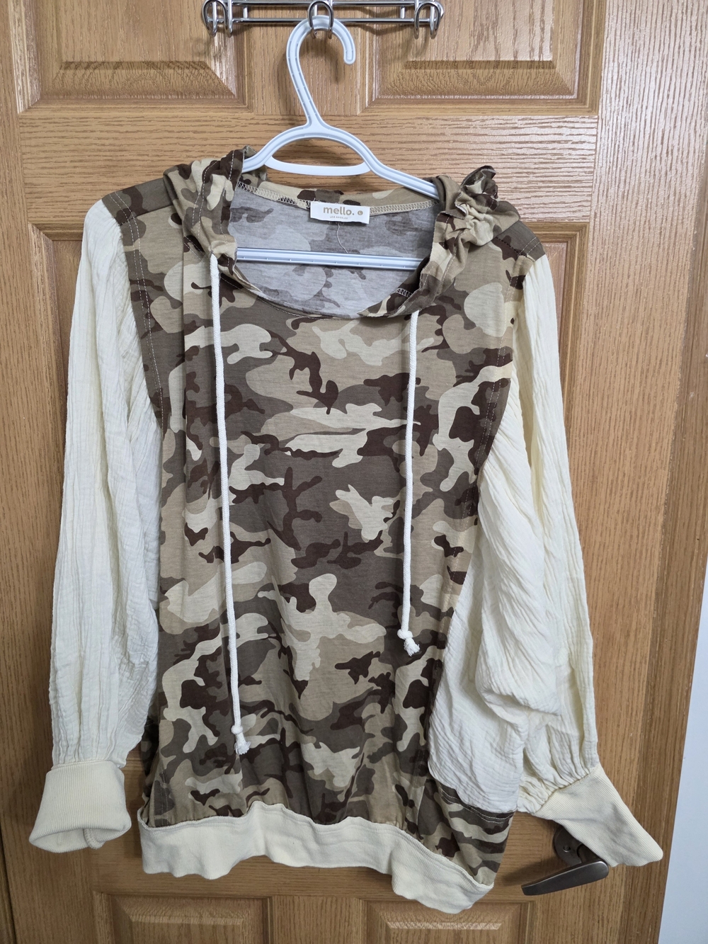 Mello Camouflage Cowl Hoodie in Beige & Cream